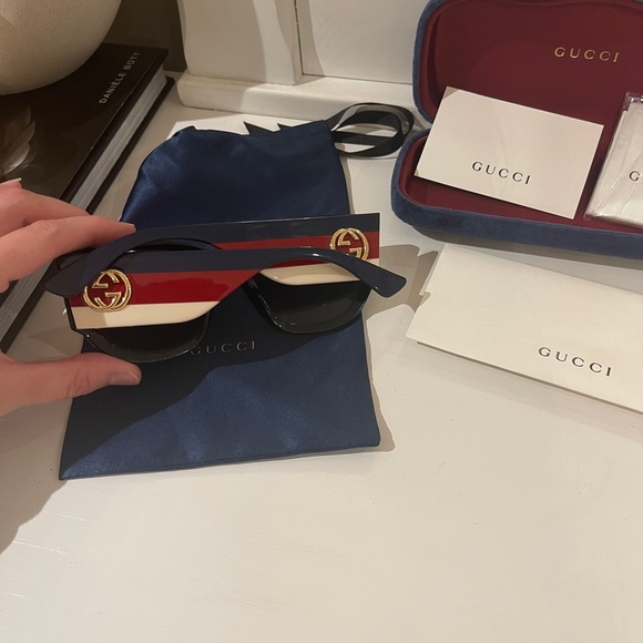 2️⃣5️⃣0️⃣Gucci sunglasses - Picture 4 of 5